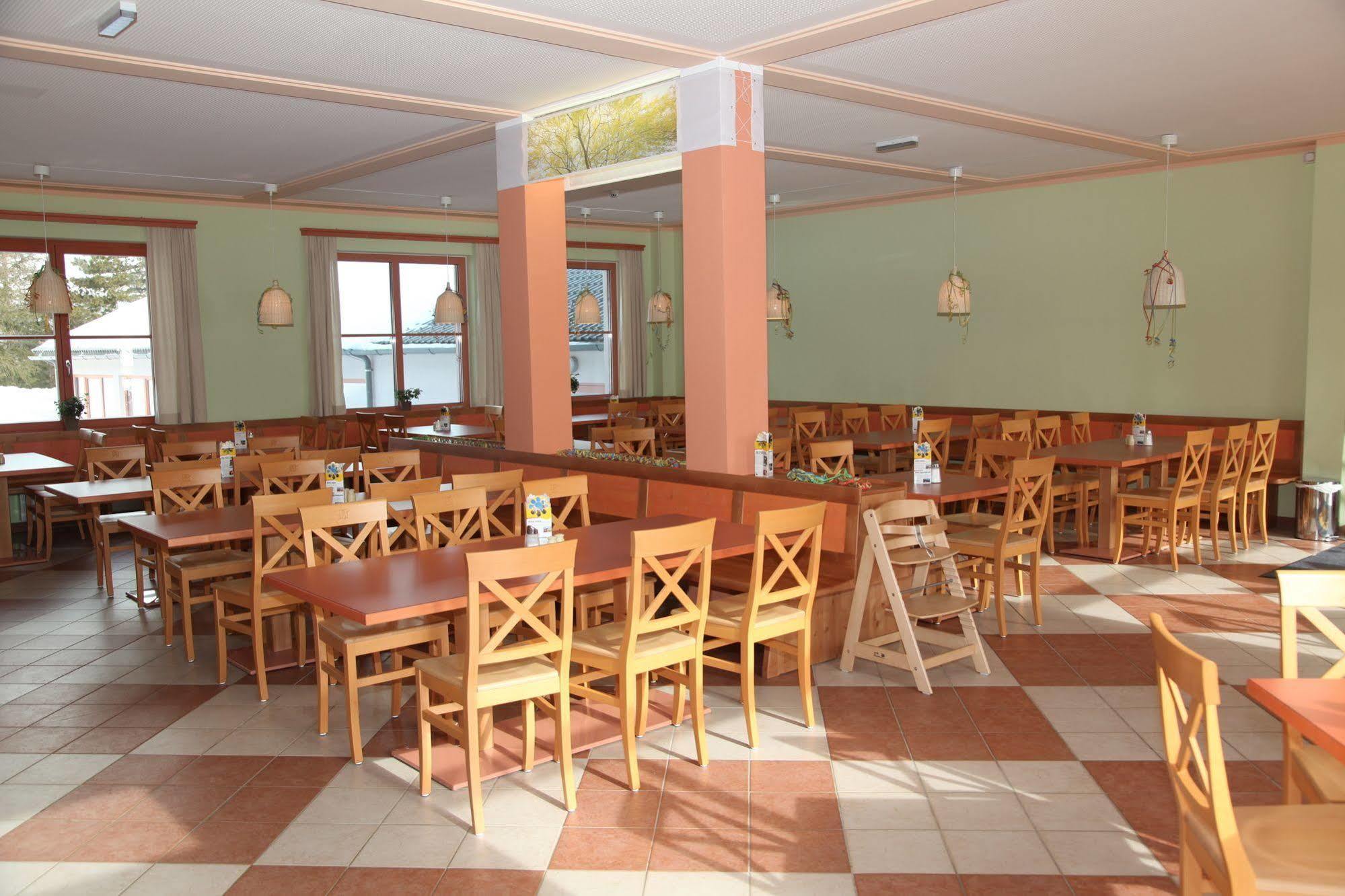 Jufa Hotel Хохриндль Экстерьер фото