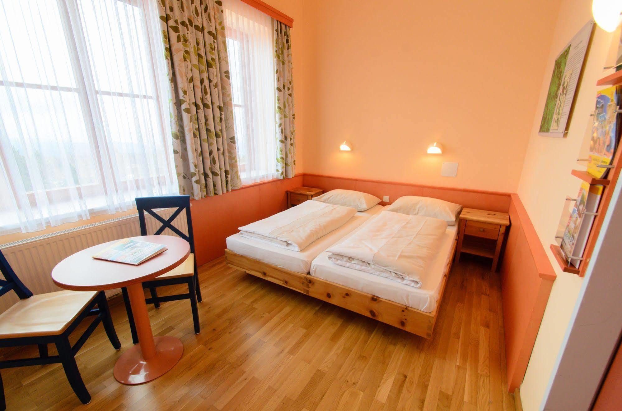 Jufa Hotel Хохриндль Экстерьер фото